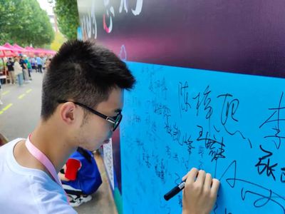 信息學(xué)院圓滿舉辦2021級(jí)本科新生迎新工作，科技信息咨詢服務(wù)成亮點(diǎn)